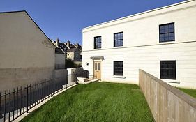 Fantastic 3-Bed House With Parking
