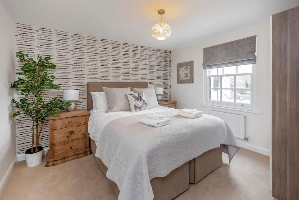 Fantastic 3-Bed House With Parking Villa Bath Exterior photo