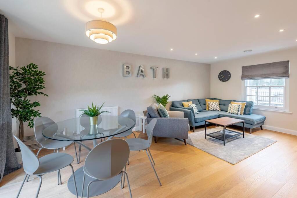 Fantastic 3-Bed House With Parking Villa Bath Exterior photo